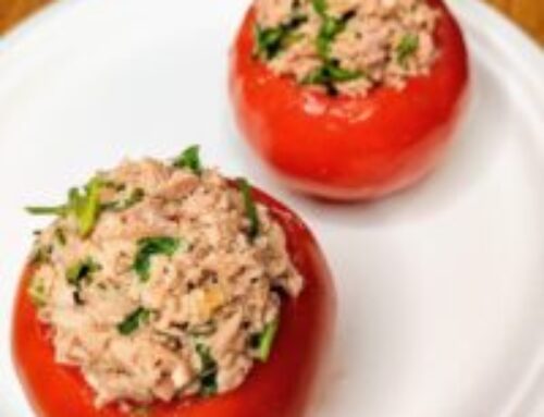 Recetas Inspiradas en WIC – Tomates Rellenos de Atun